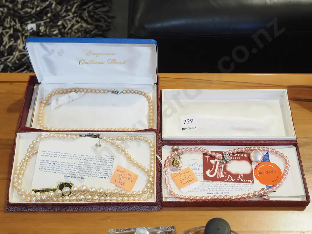 3x cased cultured pearls, 2x neckaces are missing stones and clasps Image 1++