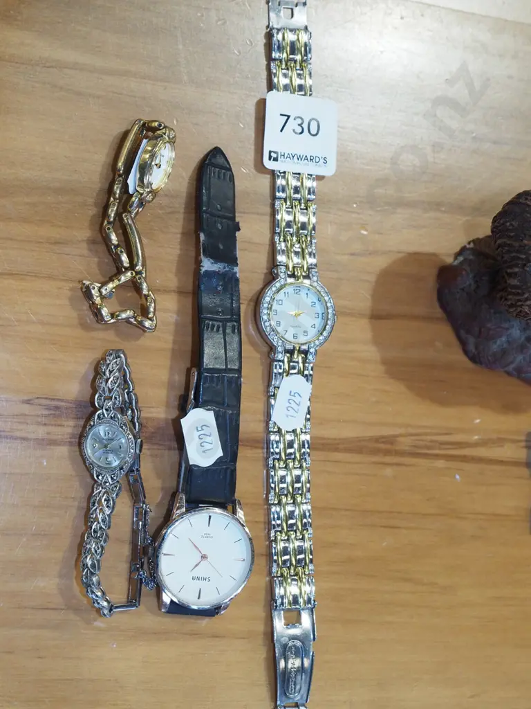 4 ladies wristwatches Image 1++