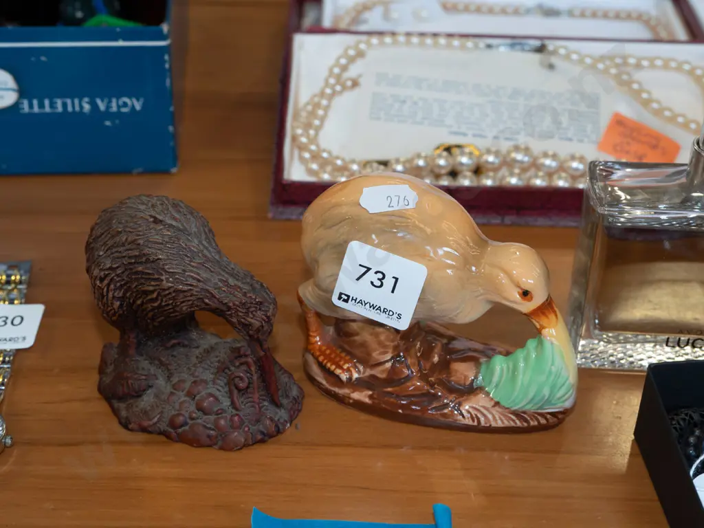 2x kiwi figuirnes - 1 has crack to beak Image 1++