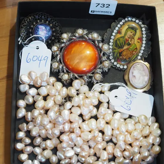 tub of costume jewellery