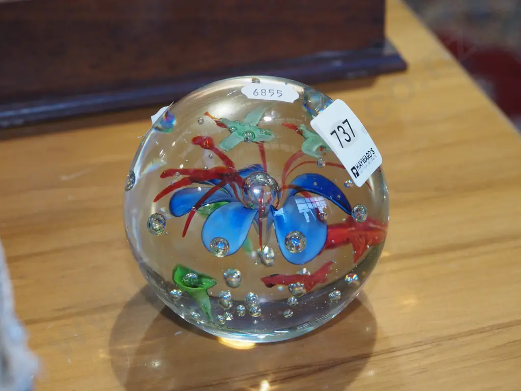 art glass paperweight H90 Image 1++