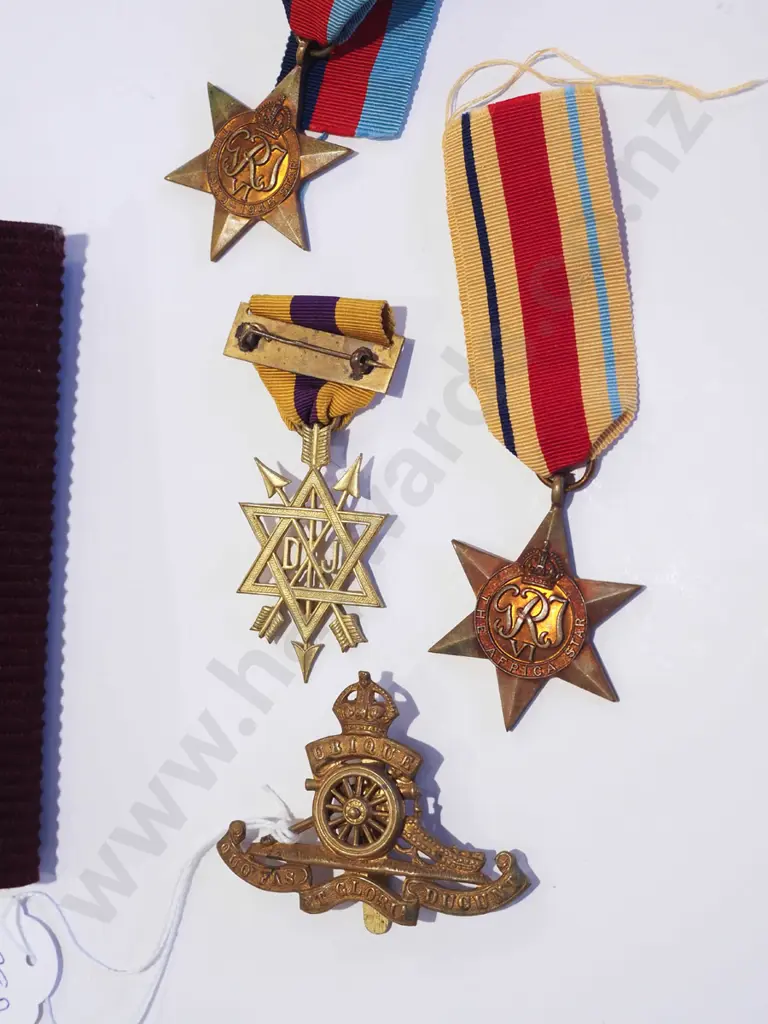 tray; cuff links and medals Image 1++