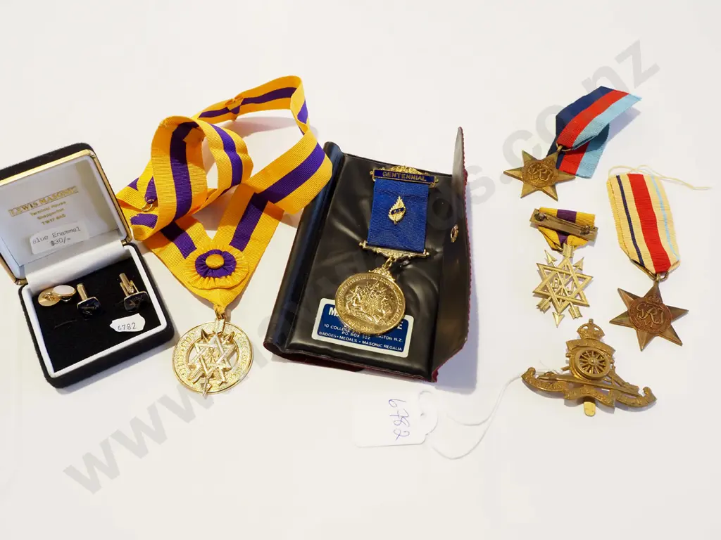 tray; cuff links and medals Image 1++