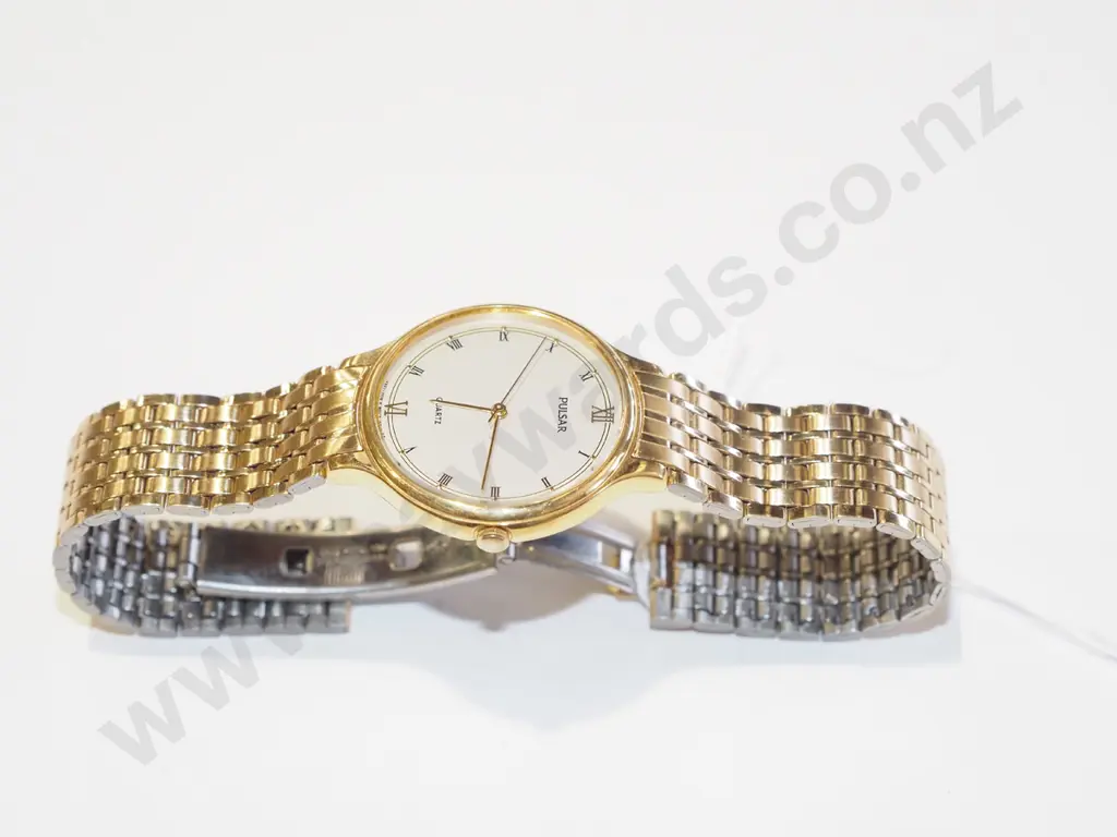 Pulsar quartz mens wristwatch Image 1++