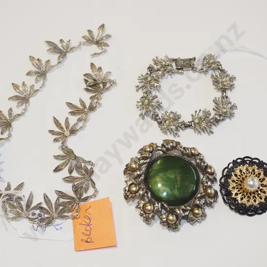 2 brooches, bracelet & flower necklace (broken)