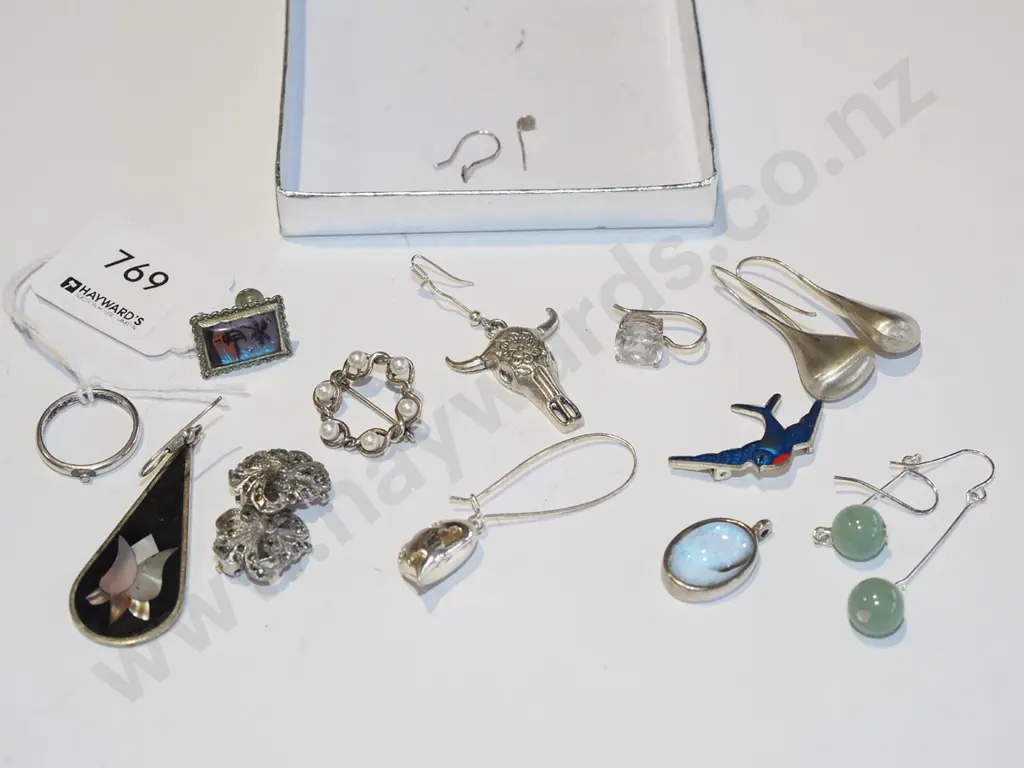 tray;  assorted earrings - some are sterling silver Image 1++