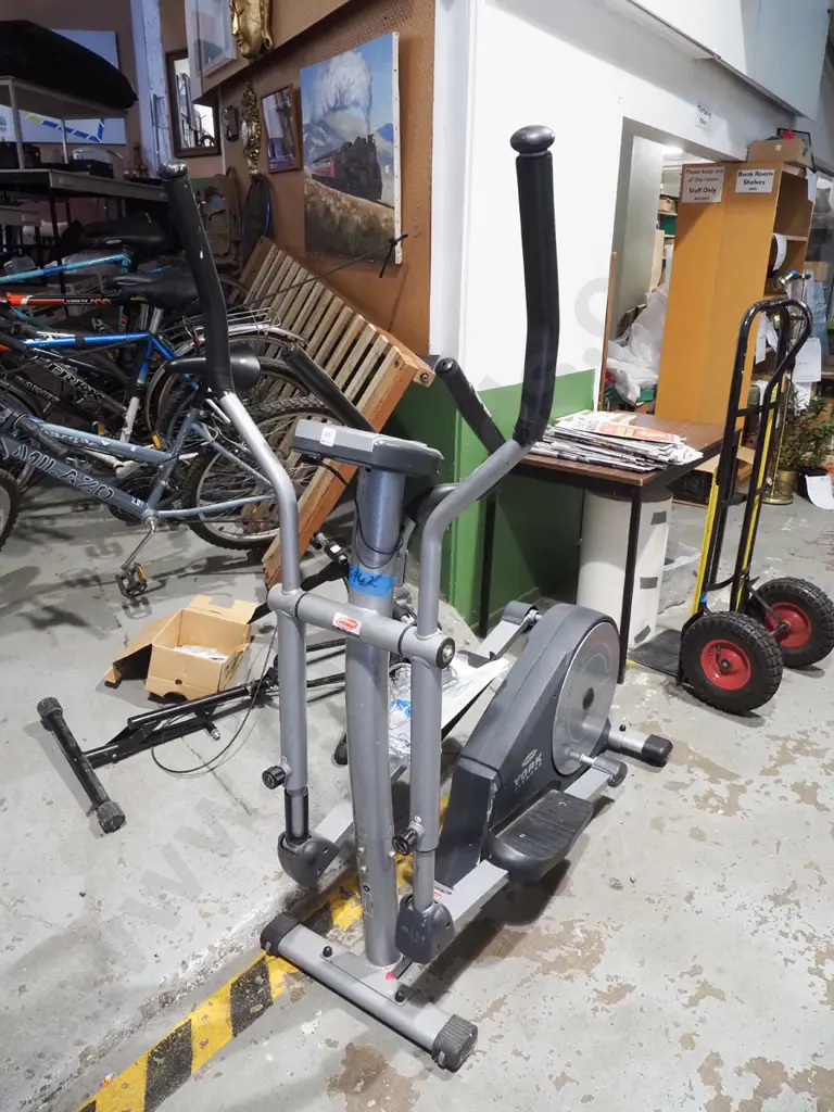York Fitnesss X720 elliptical trainer Image 1++