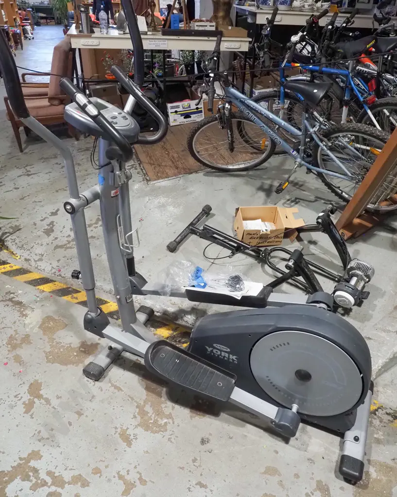 York Fitnesss X720 elliptical trainer Image 1++