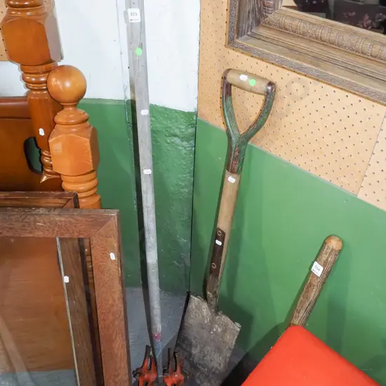 garden cultivator, wooden handled spade - green dots