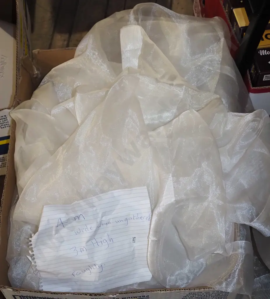 box; sheer curtains approx  H3m 4m Image 1++