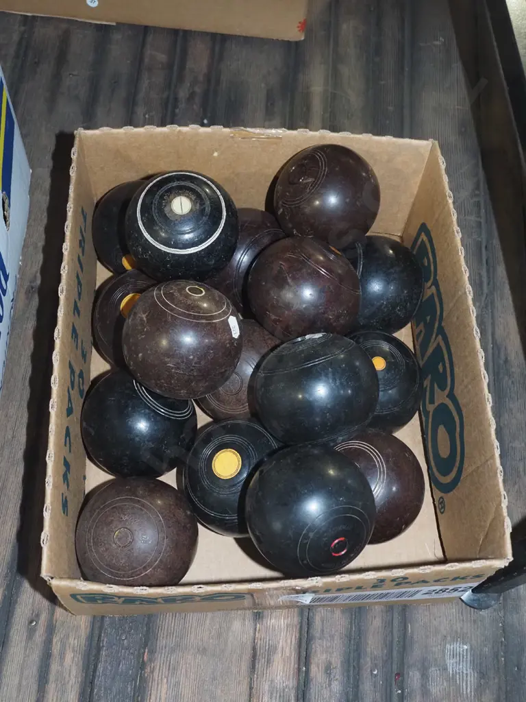 box of small indoor bowls Image 1++