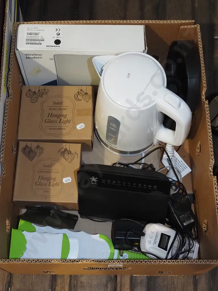 box; glass light, modems, kettle etc Image 1++