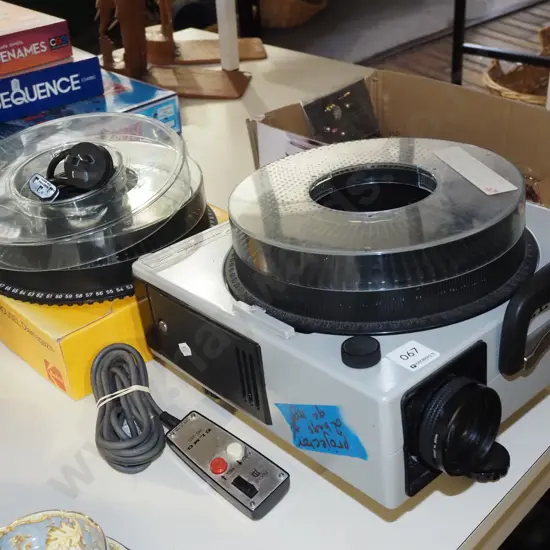 Kodak slide projector with additional carousels