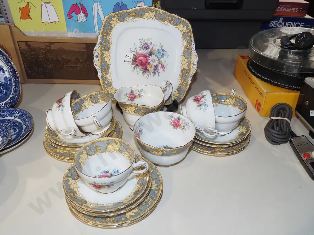Paragon floral 18 piece tea set Image 1++