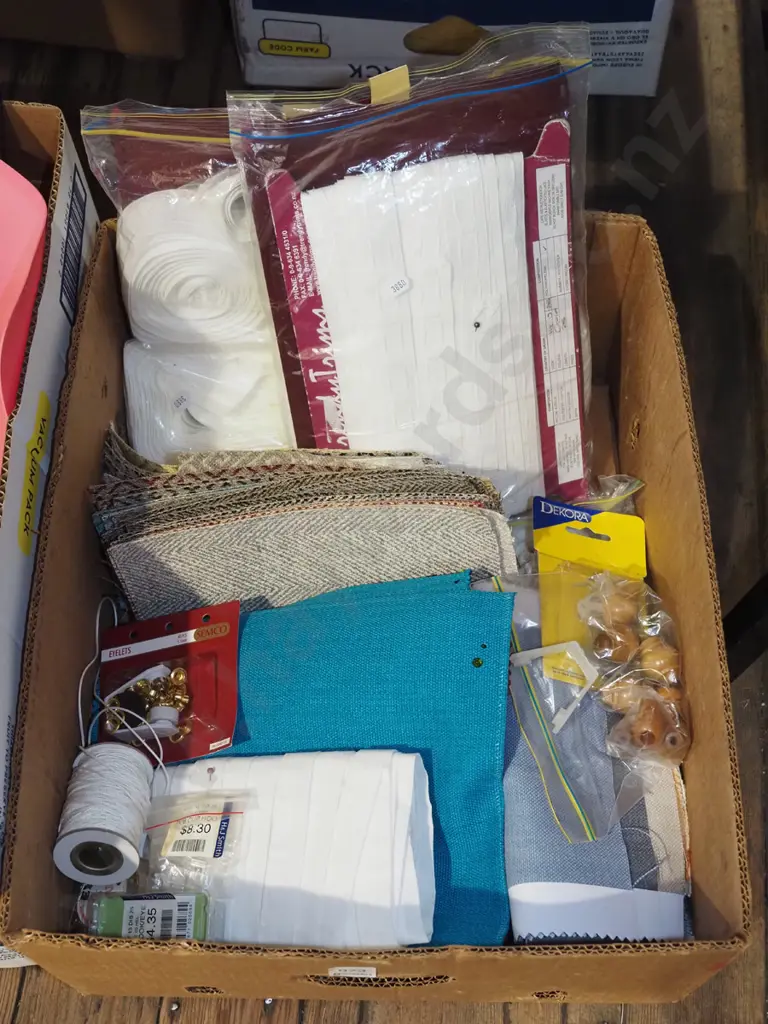 box;  fabric pieces, picture hooks, eyelets, curtain backings Image 1++