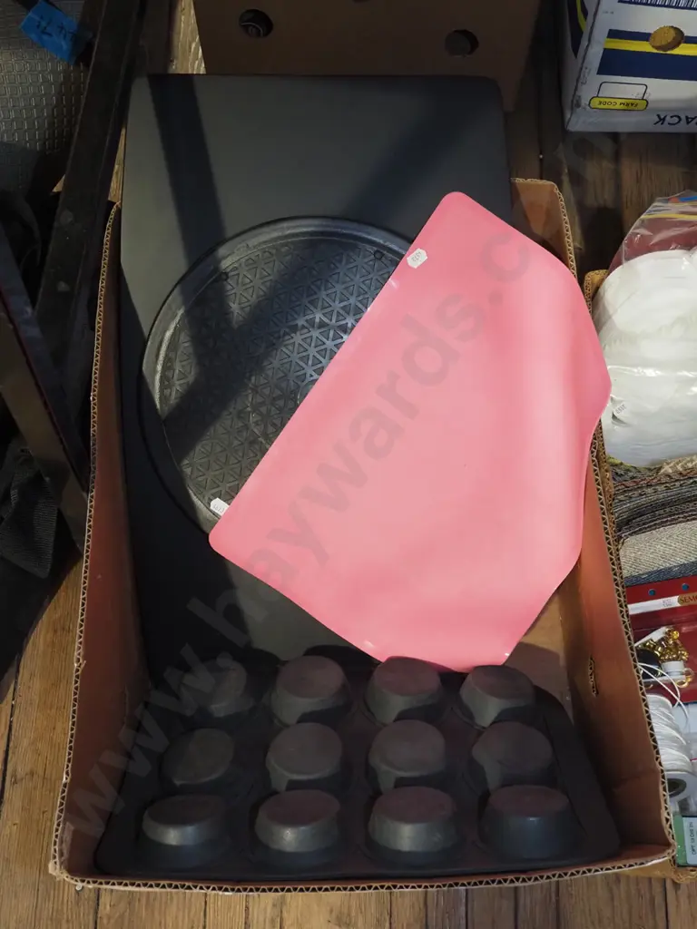 box; silicone baking sheet, muffin tray, lazy susan etc. Image 1++