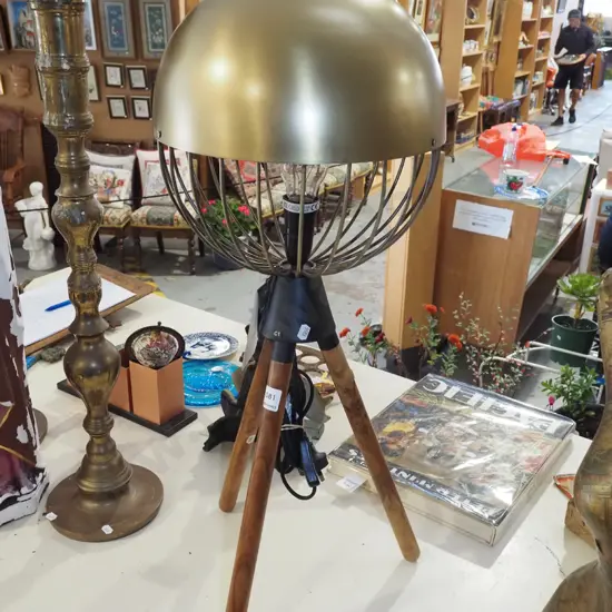modern tripod based table lamp H770