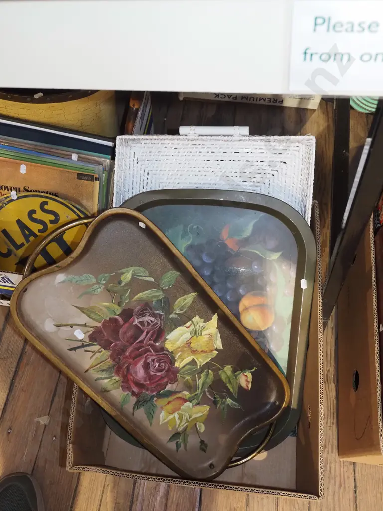 box; various trays Image 1++
