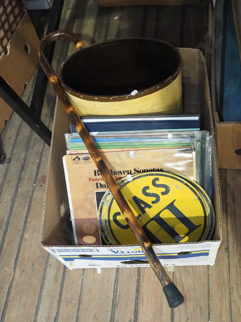 box; wastepaper bin, LPs, class signs etc Image 1++