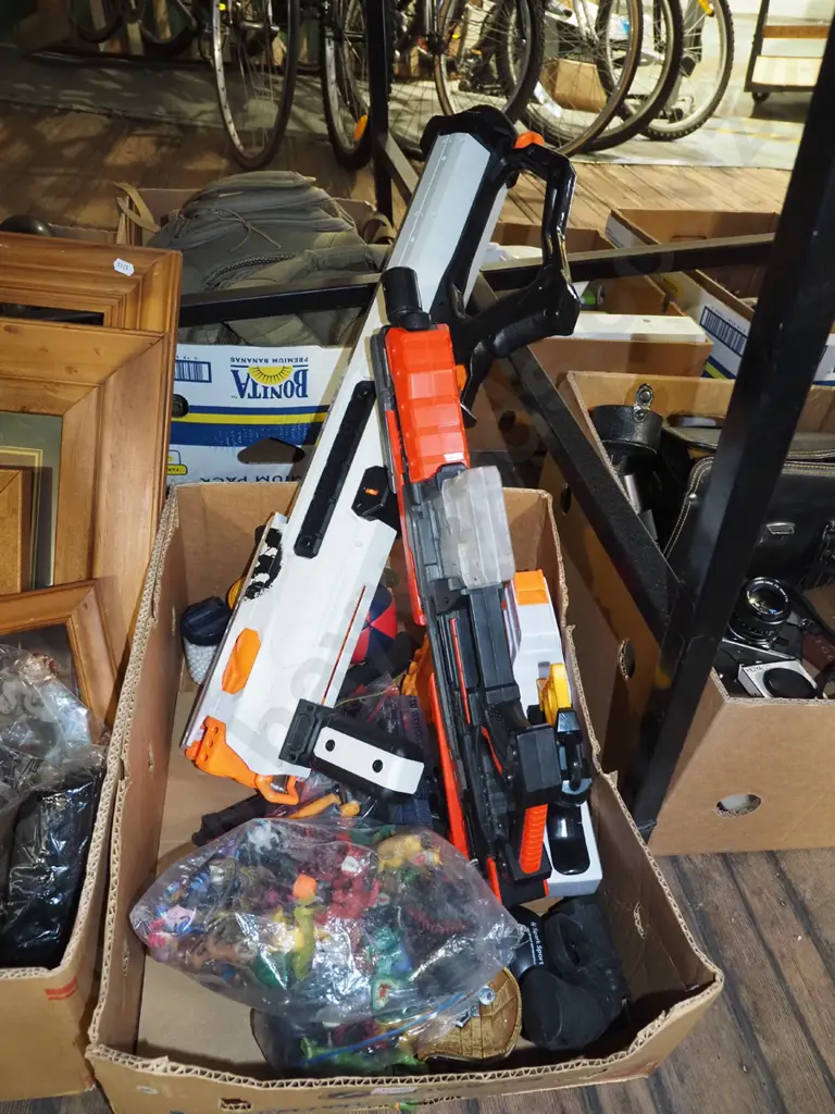box; toys, nerf guns Image 1++