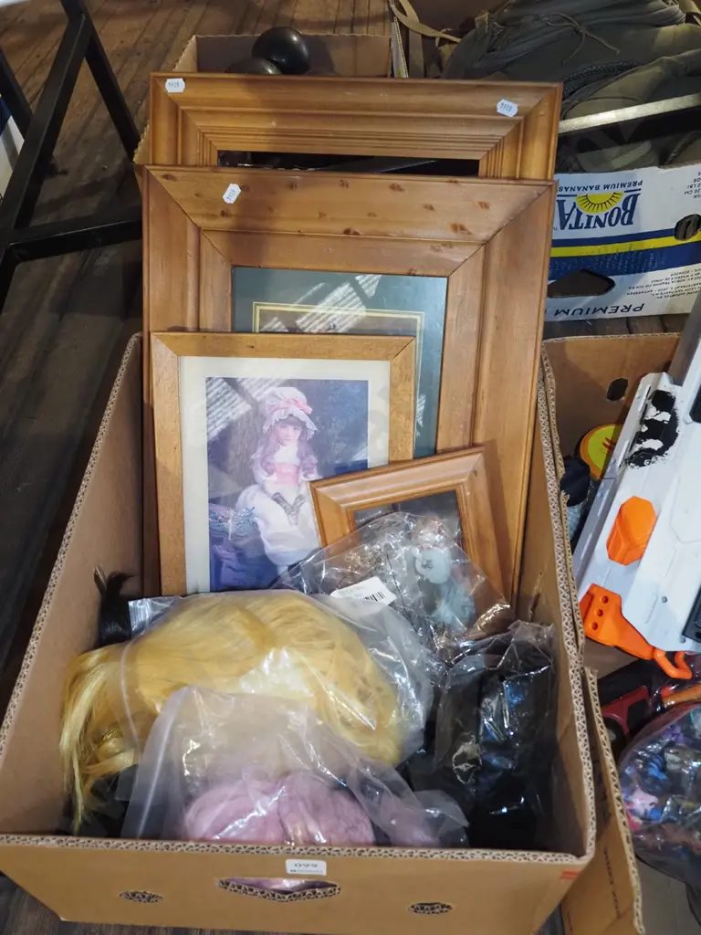 box; wigs, prints, picture frame Image 1++
