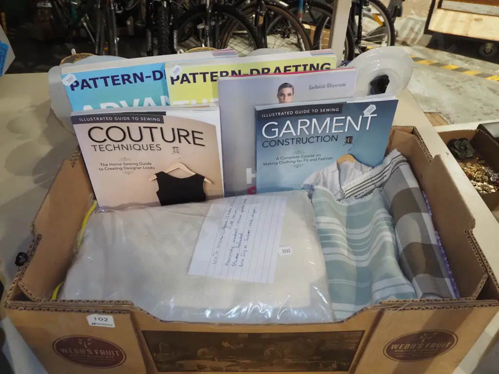 box; various fabric pieces, sewing hooks Image 1++