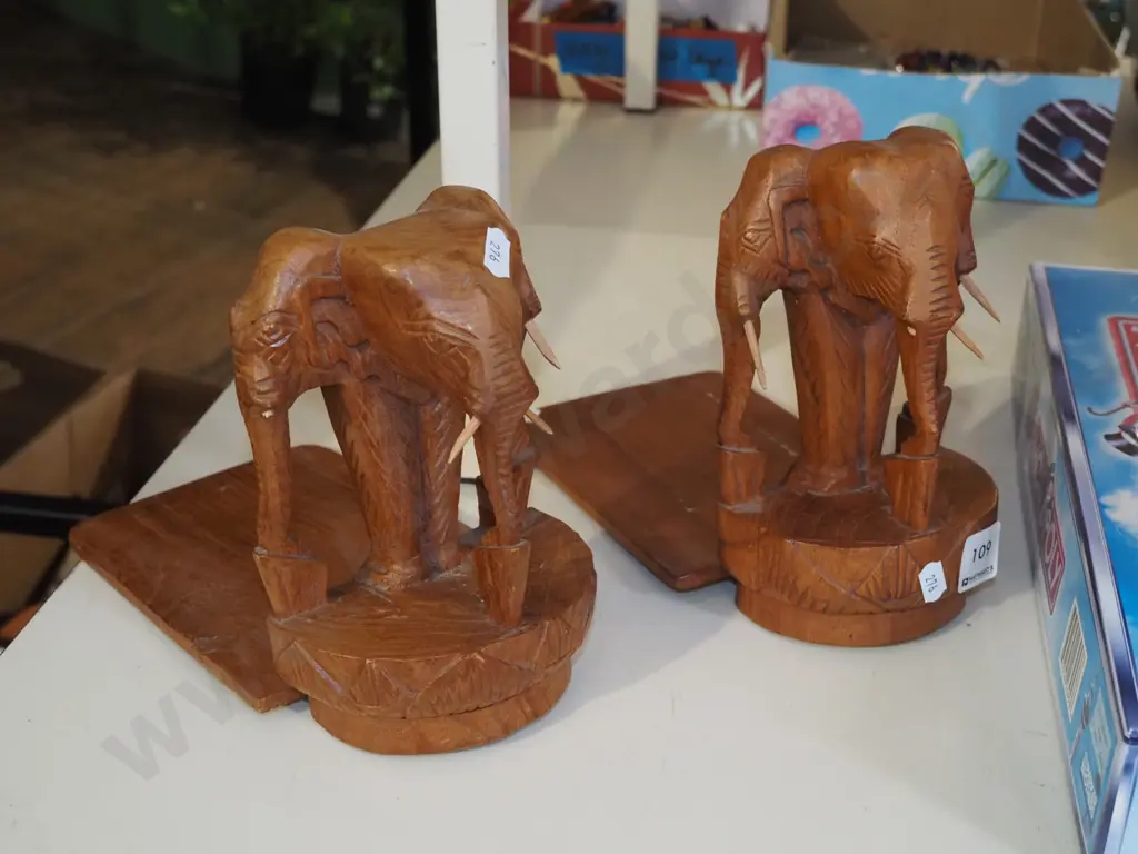 2x carved wooden elephant themed bookends - damage to some trunks Image 1++