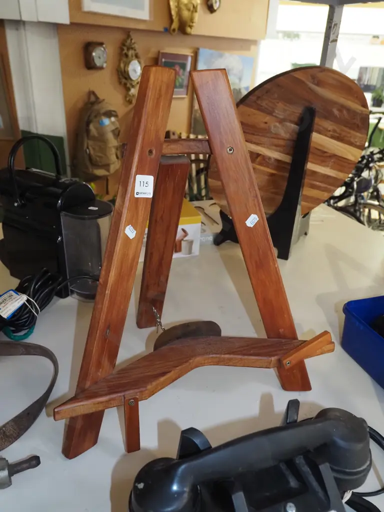 small rimu easel H450 Image 1++