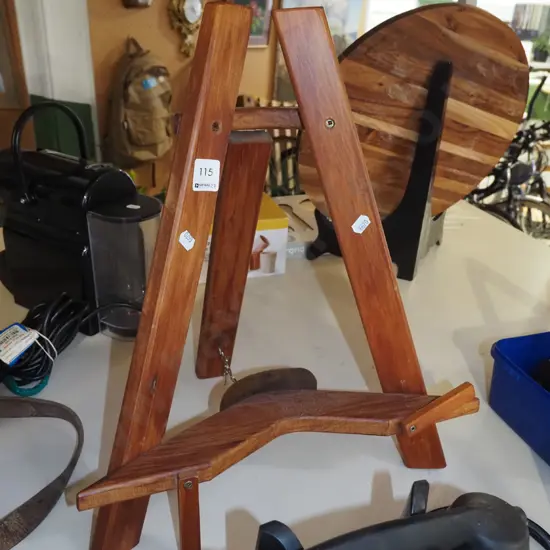 small rimu easel H450