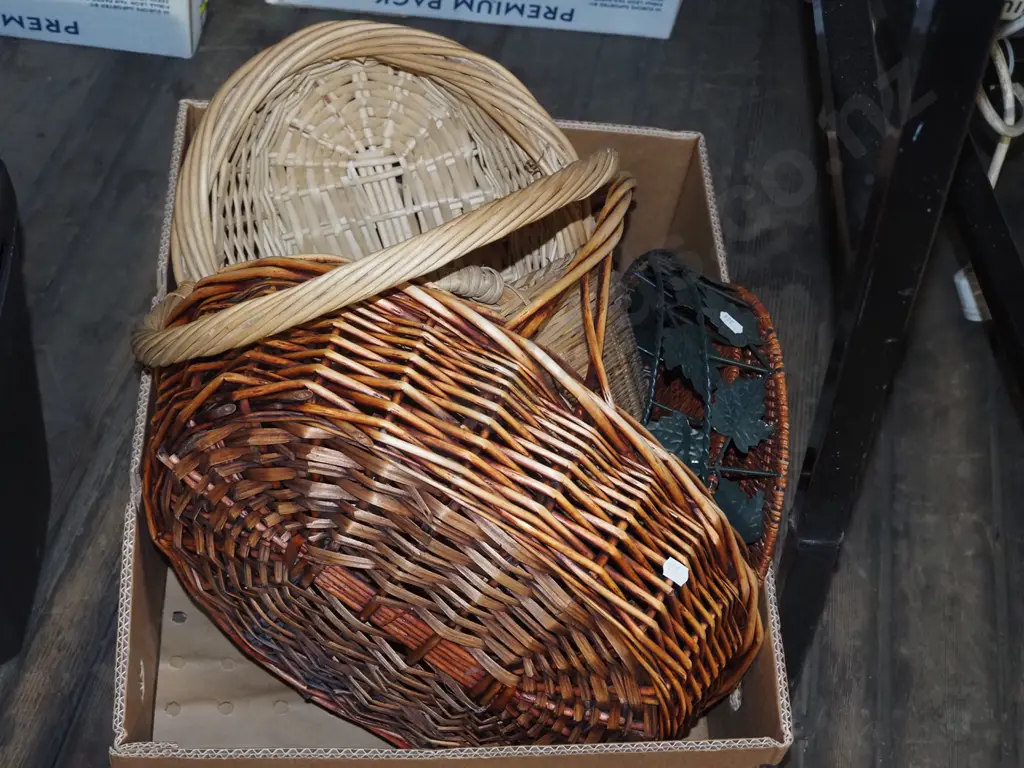 box; cane baskets Image 1++