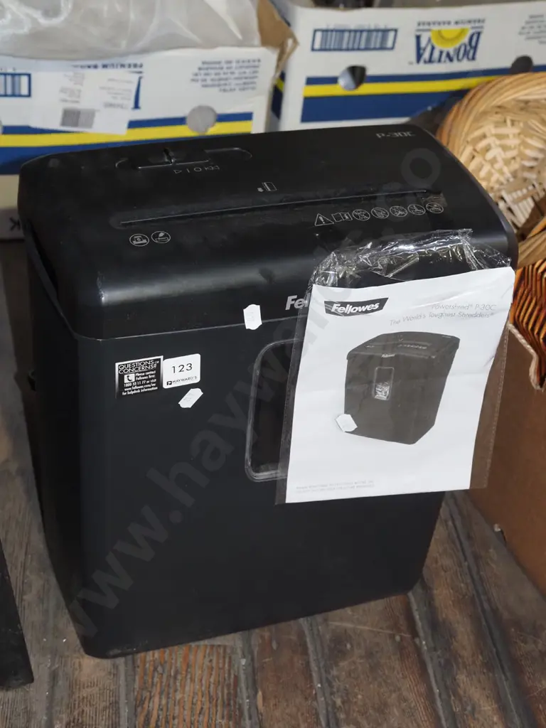 Fellowes paper shredder Image 1++