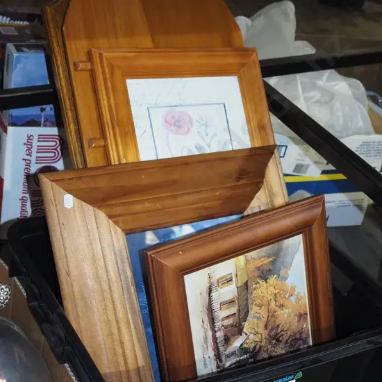 box; various prints, 2x wooden hymnal boards - no cards