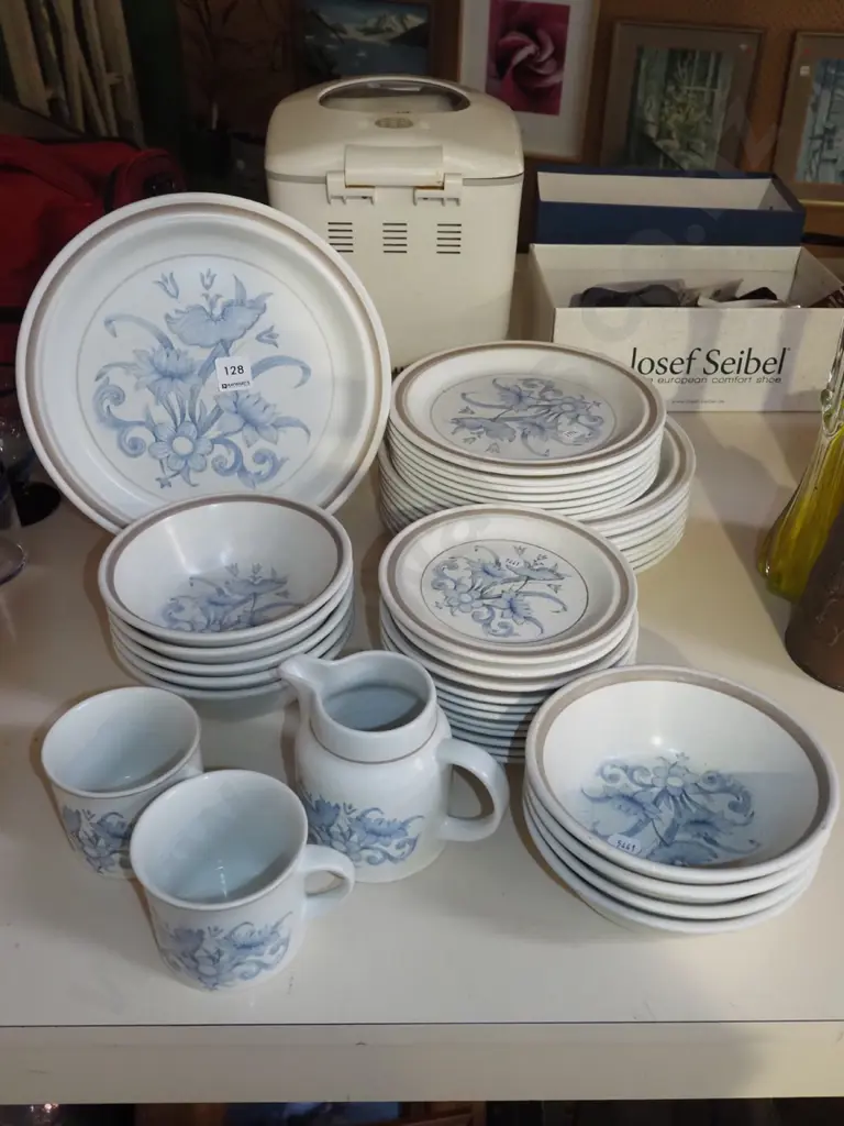 assorted Royal Doulton stoneware dinner items; plates, bowls etc Image 1++