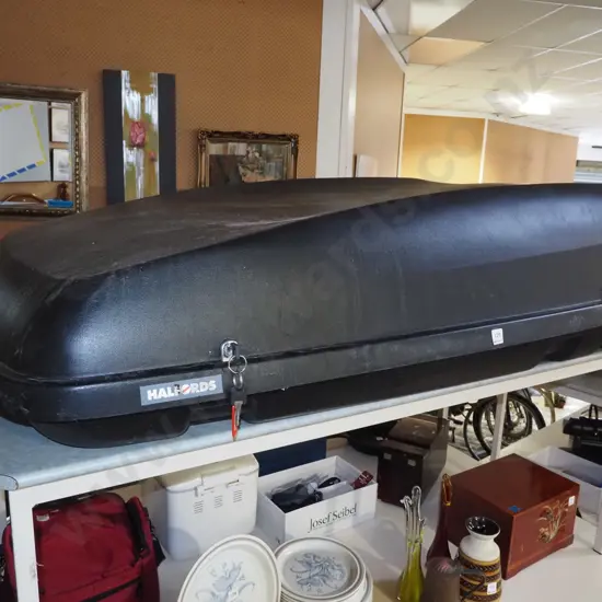 Halfords car roof pod with attachment accessories - key in office
