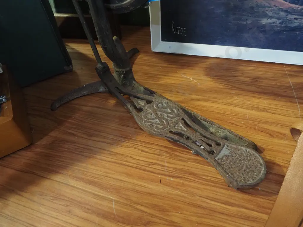 vintage treadle operated dentist drill Image 1++