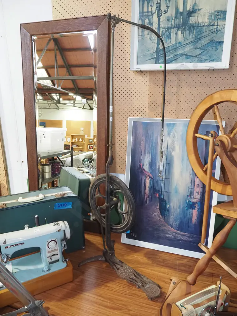vintage treadle operated dentist drill Image 1++