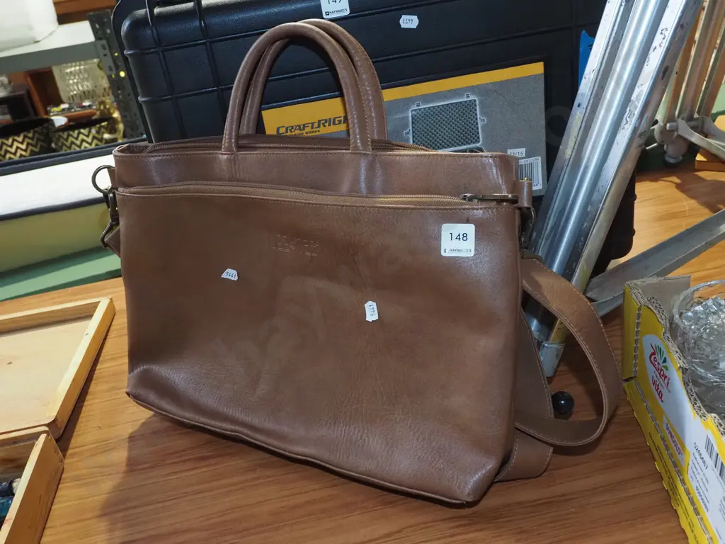 Lee & Tee and bag Image 1++