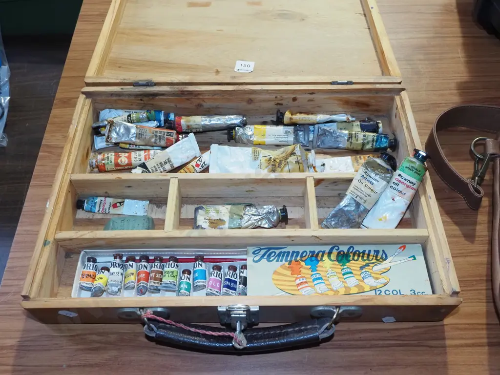 box; artist's paints Image 1++