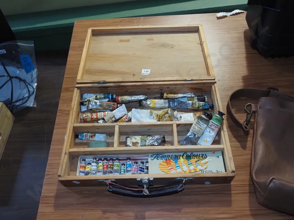 box; artist's paints Image 1++