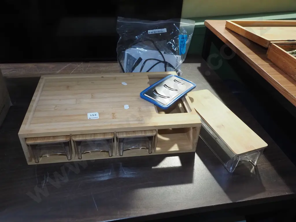 bamboo cutting board with lidded storage containers Image 1++