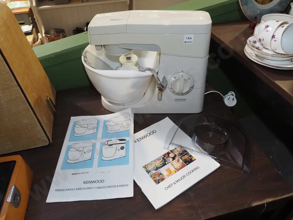 Kenwood mixer with instructions Image 1++