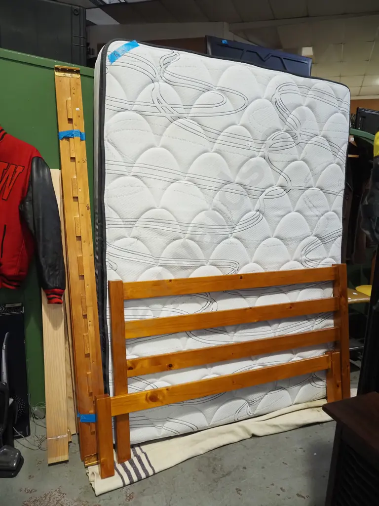 Sealey Correct Posture Comfort Plush queen mattress, slat bed base and pine end boards Image 1++