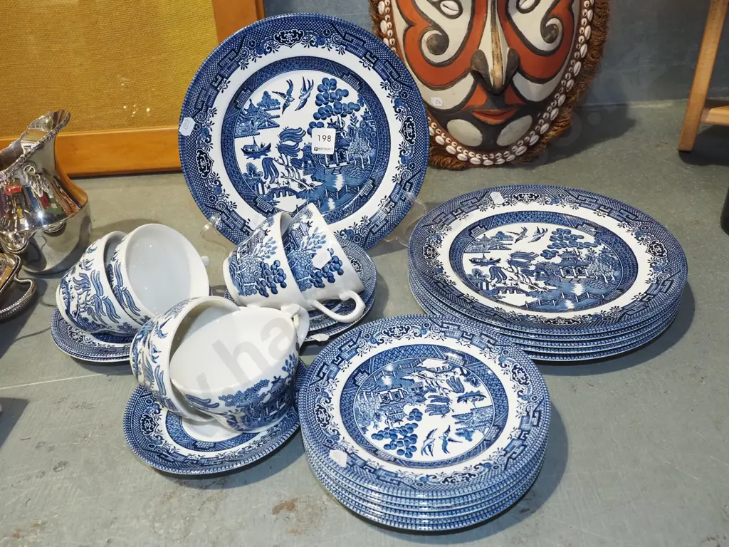 Churchill willow pattern plates, tea cups, saucers Image 1++