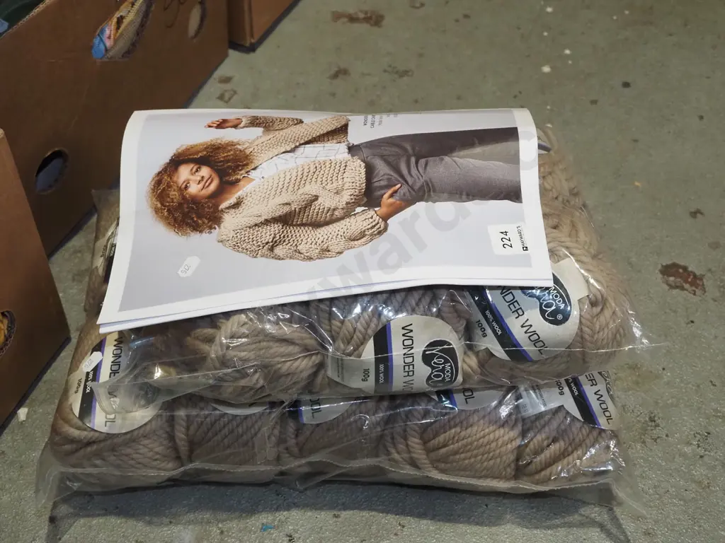 2x bags of wonder wool and cardigan pattern Image 1++
