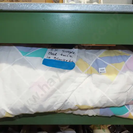 2x 1980s single bed tuck in covers