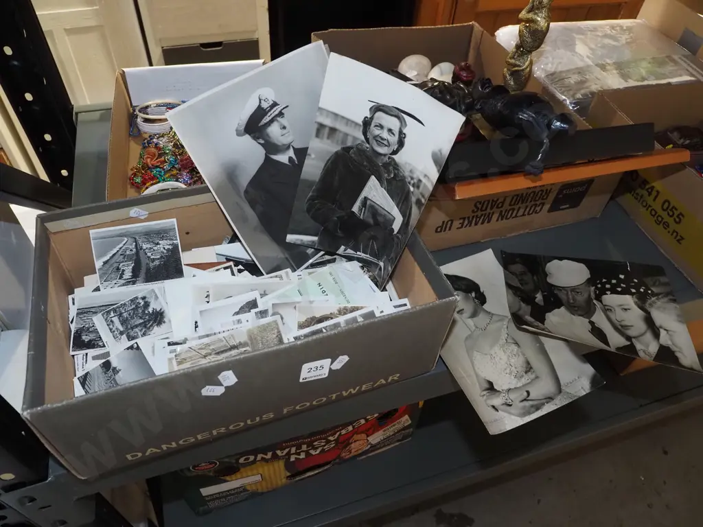 box; souvenir postcards, photos Image 1++