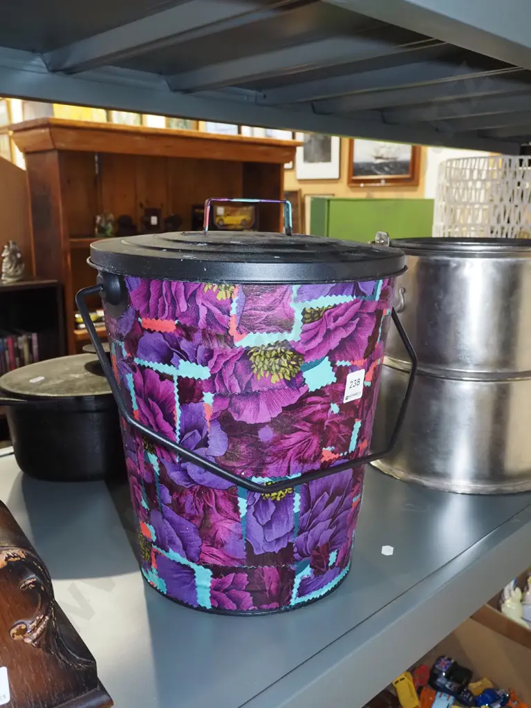lidded floral decorated pail H34 Image 1++