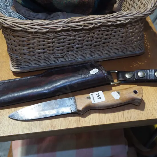 Woodsman wooden handled knife and leather sheath L260