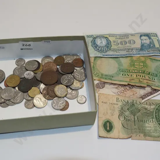 tray; banknotes and coins