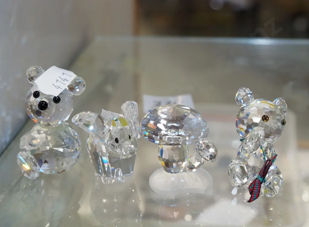 4x small Swarovski figurines Image 1++